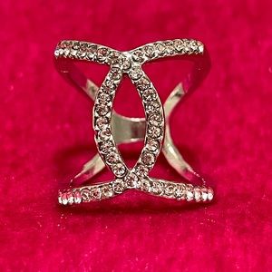Beautiful Contemporary Rhinestone Ring